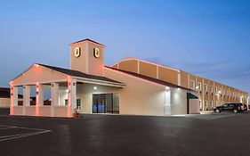 Super 8 By Wyndham Gainesville Tx